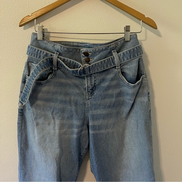 Hollister Ultra High Rise Mom Jeans Vintage Stretch Belted D-Ring Tapered-31 - Picture 3 of 13